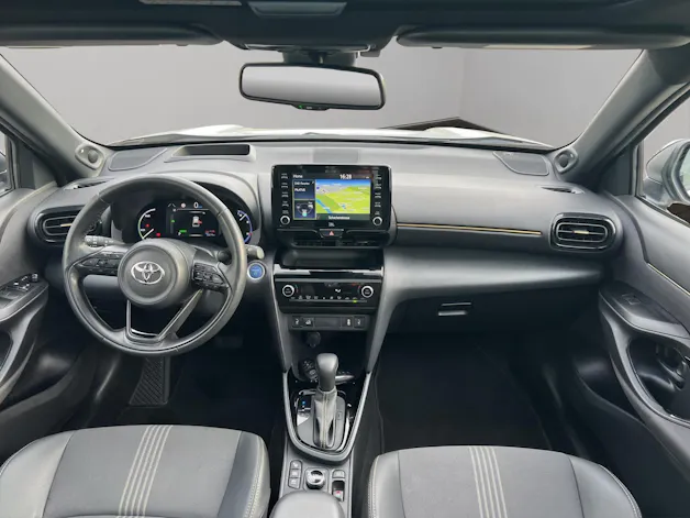 Toyota Yaris Cross 1.5 VVT-i HSD Adventure AWD-i / Panorama-Glasdach / Navigation / Head-Up Display / Heckklappe elektrisch