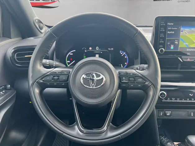Toyota Yaris Cross 1.5 VVT-i HSD Adventure AWD-i / Panorama-Glasdach / Navigation / Head-Up Display / Heckklappe elektrisch