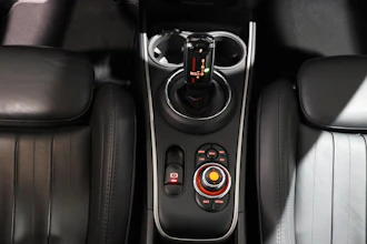 https://vehicle.imgix.net/4193419/9b440d52-44f2-41bc-ab1b-034a69a84a9a.JPG