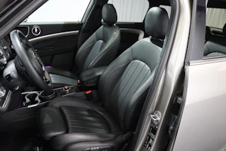https://vehicle.imgix.net/4193419/ca29e240-ea27-49c1-9508-19ab725b1ff9.JPG