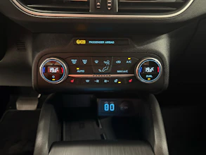 https://vehicle.imgix.net/4193603/fdd2cb86-d5e2-4e2f-86f0-e44a7024c38e.jpg