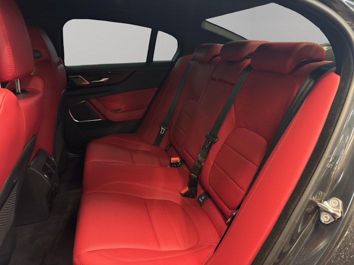 Vehicle image JAGUAR XE