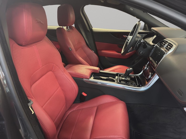 Vehicle image JAGUAR XE