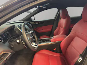 Jaguar XE 2.0 T 300 Sport AWD
