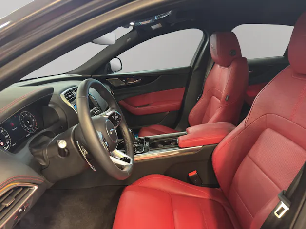 Jaguar XE 2.0 T 300 Sport AWD