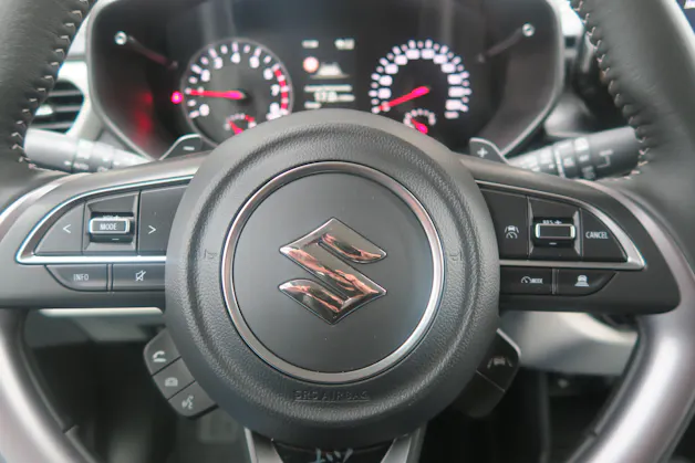 Suzuki Swift 1.2 Sakura Top Hybrid