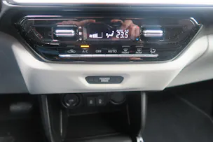 Suzuki Swift 1.2 Sakura Top Hybrid