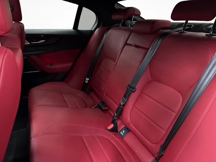 immagine del veicolo JAGUAR XE