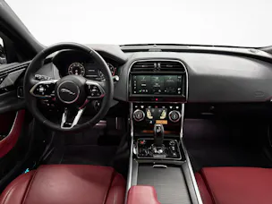 Jaguar XE 2.0 T 300 Sport AWD