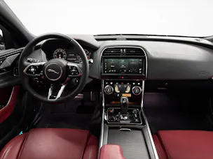 Jaguar XE 2.0 T 300 Sport AWD