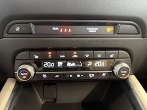 https://vehicle.imgix.net/4193801/aa527bdc-6678-4dc8-beaf-b66470028c79.jpg
