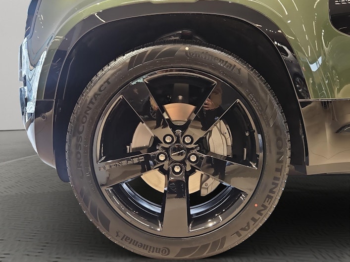 Vehicle image LAND ROVER DEFENDER