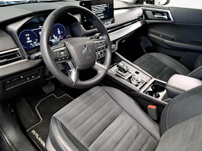 Fahrzeugbild MITSUBISHI Outlander 2.4 PHEV Invite 4x4