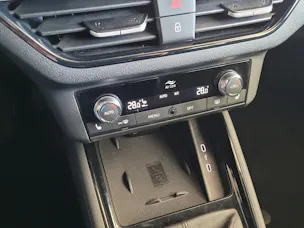 Škoda Kamiq 1.0 TSI Ambition DSG *Rückfahrkamera+8-fach bereift m. Pneu*