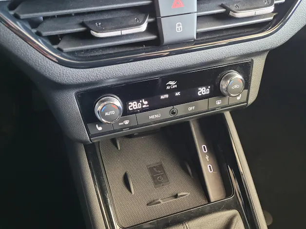 Škoda Kamiq 1.0 TSI Ambition DSG *Rückfahrkamera+8-fach bereift m. Pneu*