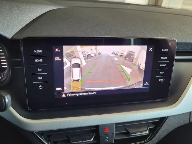 Škoda Kamiq 1.0 TSI Ambition DSG *Rückfahrkamera+8-fach bereift m. Pneu*