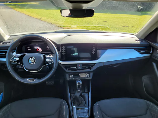 Škoda Kamiq 1.0 TSI Ambition DSG *Rückfahrkamera+8-fach bereift m. Pneu*