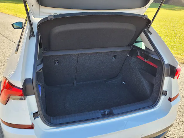 Škoda Kamiq 1.0 TSI Ambition DSG *Rückfahrkamera+8-fach bereift m. Pneu*