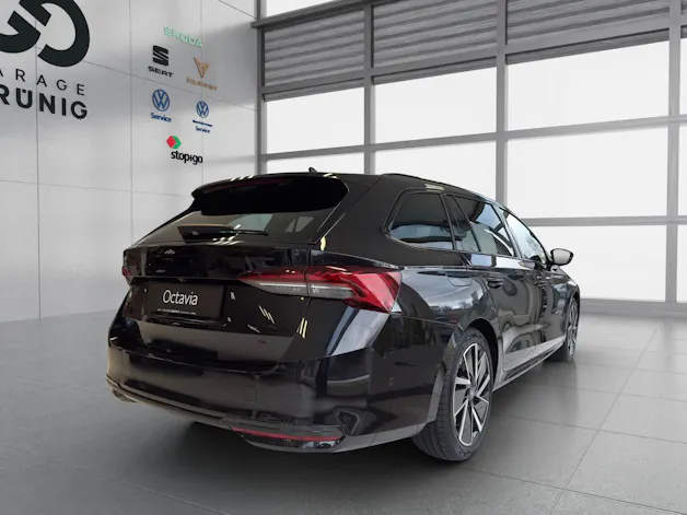 Škoda Octavia Combi 1.5 TSI mHEV DSG Dynamic