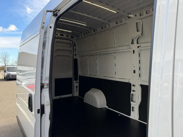 Fiat Ducato Maxi 35 L4H3 2.2MTJ 180PS 3T AHK 270°Tür, Holzboden, Doppelairbag, Apple Car Play