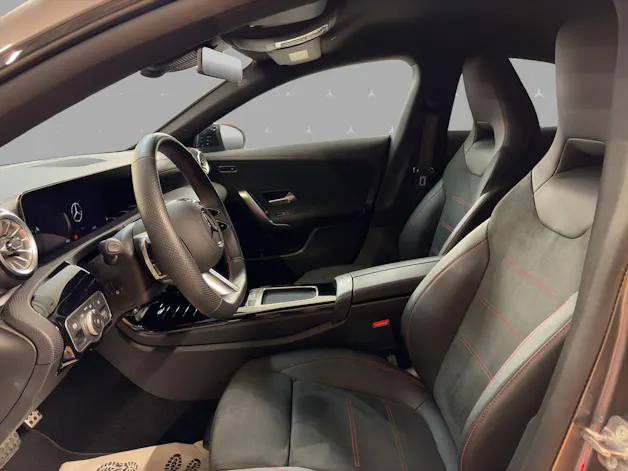 Mercedes-Benz CLA 200 - AMG / Rückfahrkamera / Ambiente-Licht / 19 Zoll Räder