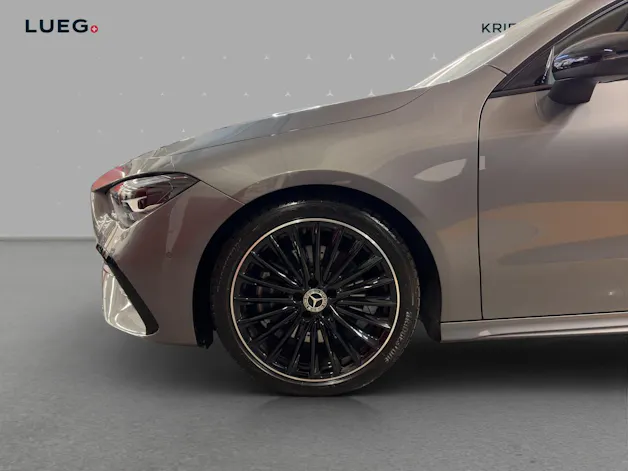 Mercedes-Benz CLA 200 - AMG / Rückfahrkamera / Ambiente-Licht / 19 Zoll Räder