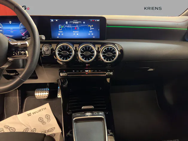 Mercedes-Benz CLA 200 - AMG / Rückfahrkamera / Ambiente-Licht / 19 Zoll Räder