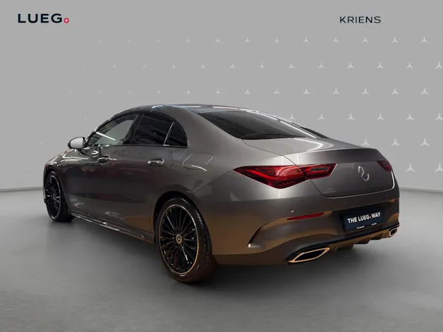 Mercedes-Benz CLA 200 - AMG / Rückfahrkamera / Ambiente-Licht / 19 Zoll Räder