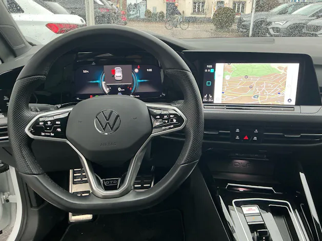 VW Golf GTD 2.0 TDI DSG 200PS *** ANHÄNGERKUPPLUNG & 8FACH BEREIFT ***