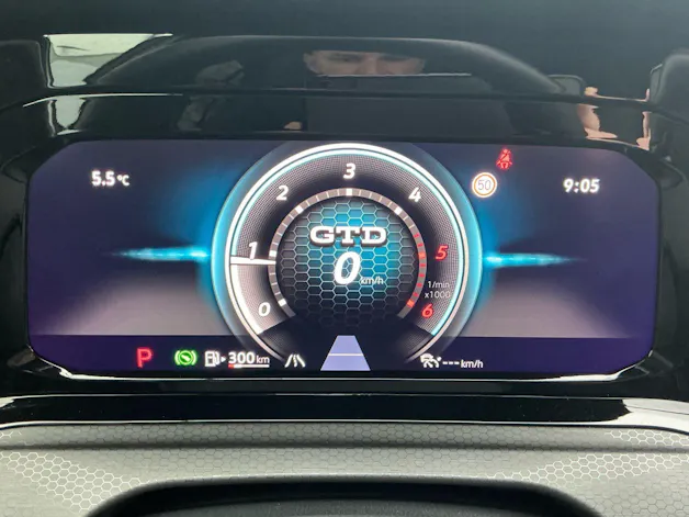 VW Golf GTD 2.0 TDI DSG 200PS *** ANHÄNGERKUPPLUNG & 8FACH BEREIFT ***