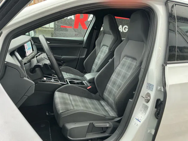 VW Golf GTD 2.0 TDI DSG 200PS *** ANHÄNGERKUPPLUNG & 8FACH BEREIFT ***