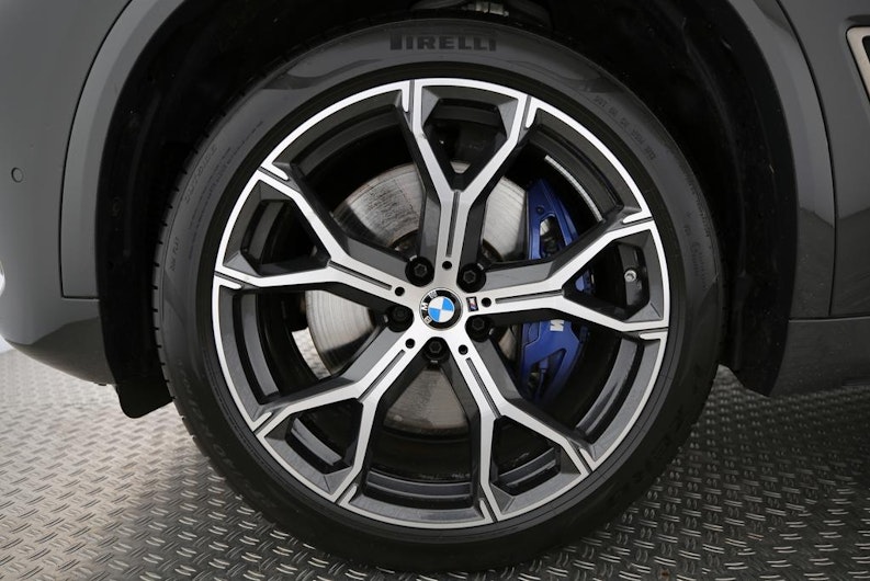 Vehicle image BMW X5