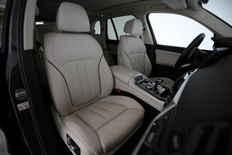 Vehicle image BMW X5