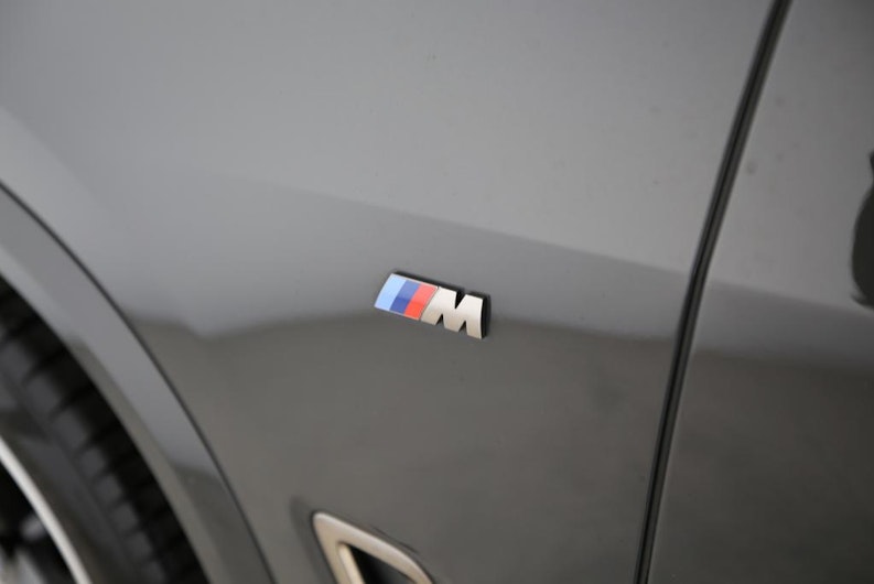 Vehicle image BMW X5