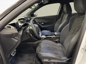 Fahrzeugbild PEUGEOT 2008 1.2 Hybrid 145 GT