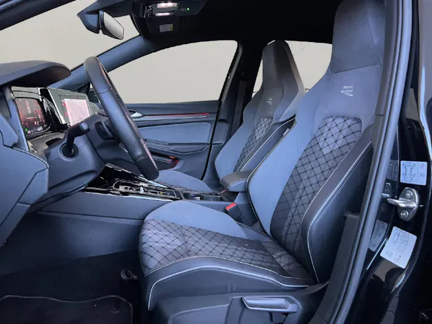 VW Golf VIII 1.5 eTSI R-Line DSG