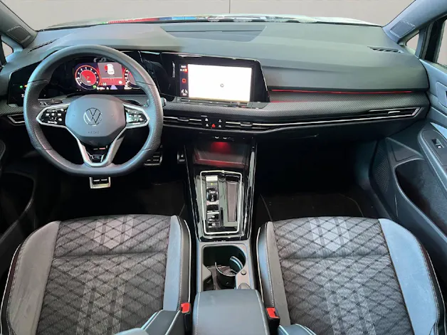 VW Golf VIII 1.5 eTSI R-Line DSG