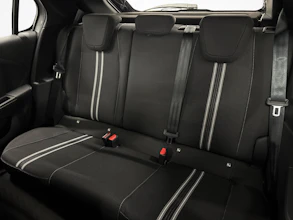 https://vehicle.imgix.net/4195591/b6517a11-368d-4700-af0d-7f75a7394617.jpg