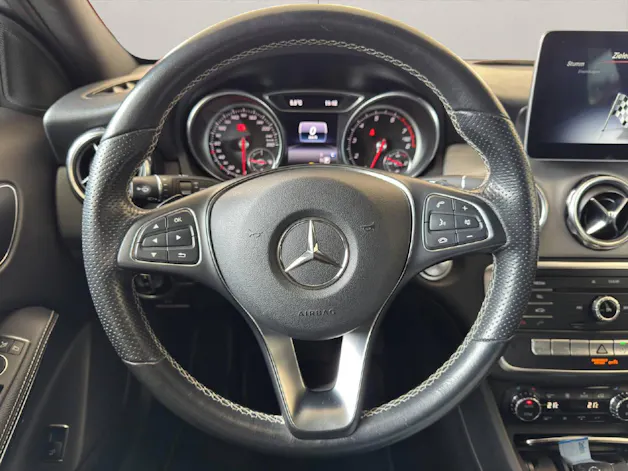 Mercedes-Benz GLA 200 Urban