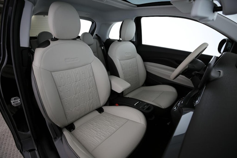 Vehicle image FIAT 500