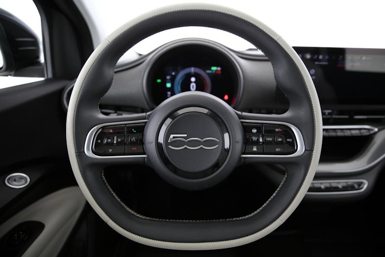 Vehicle image FIAT 500