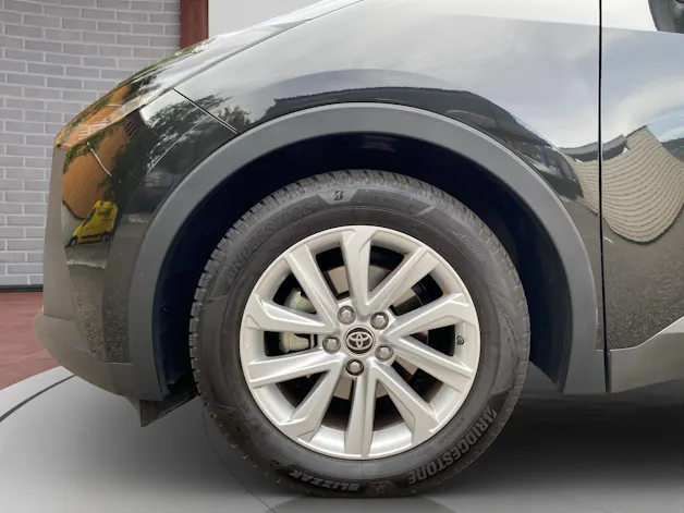 Toyota C-HR 1.8 HEV Comfort Inkl. Winterkompletträder / Gratisservice 4Jahre / 60000 Km ab 1. IV