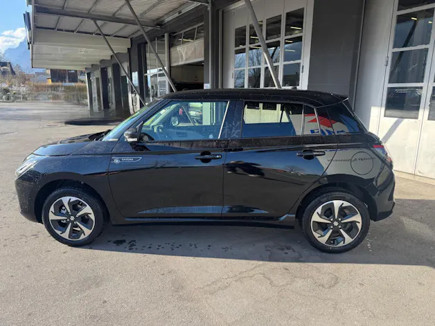 Suzuki Swift 1.2 Sakura Top Hybrid 4x4