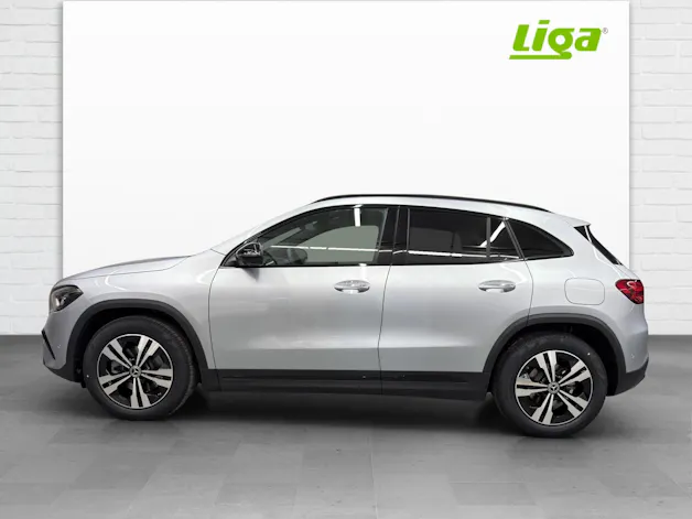 Mercedes-Benz GLA 200 Progressive Line Night Star