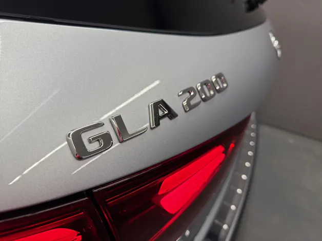 Mercedes-Benz GLA 200 Progressive Line Night Star