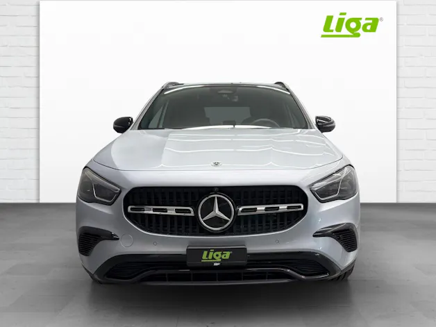 Mercedes-Benz GLA 200 Progressive Line Night Star