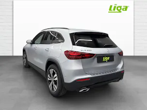 Mercedes-Benz GLA 200 Progressive Line Night Star