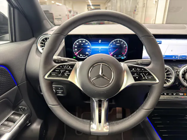 Mercedes-Benz GLA 200 Progressive Line Night Star