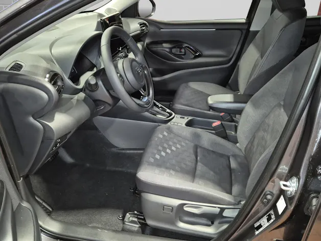 Toyota Yaris 1.5 VVT-i HSD Trend inkl. Winterräder / Servicepaket 4 Jahre / 60000 Km ab 1. IV