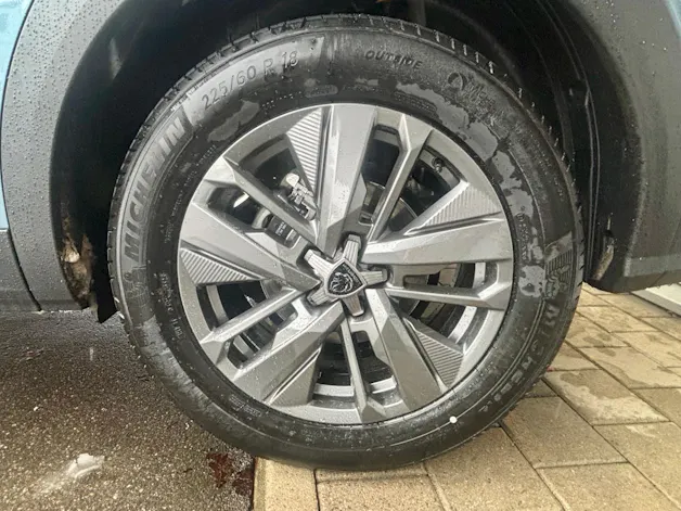 Peugeot 5008 1.2 Hybrid Allure Premium